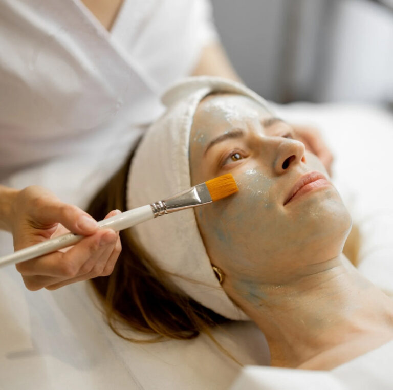 Tratamiento facial en el centro